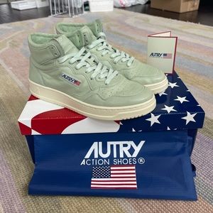 Autry Medalist Mid - Size EU44 (New in box)